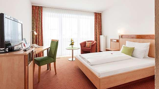 Zeller'S Quartier Hotel Koenigsbrunn Room photo