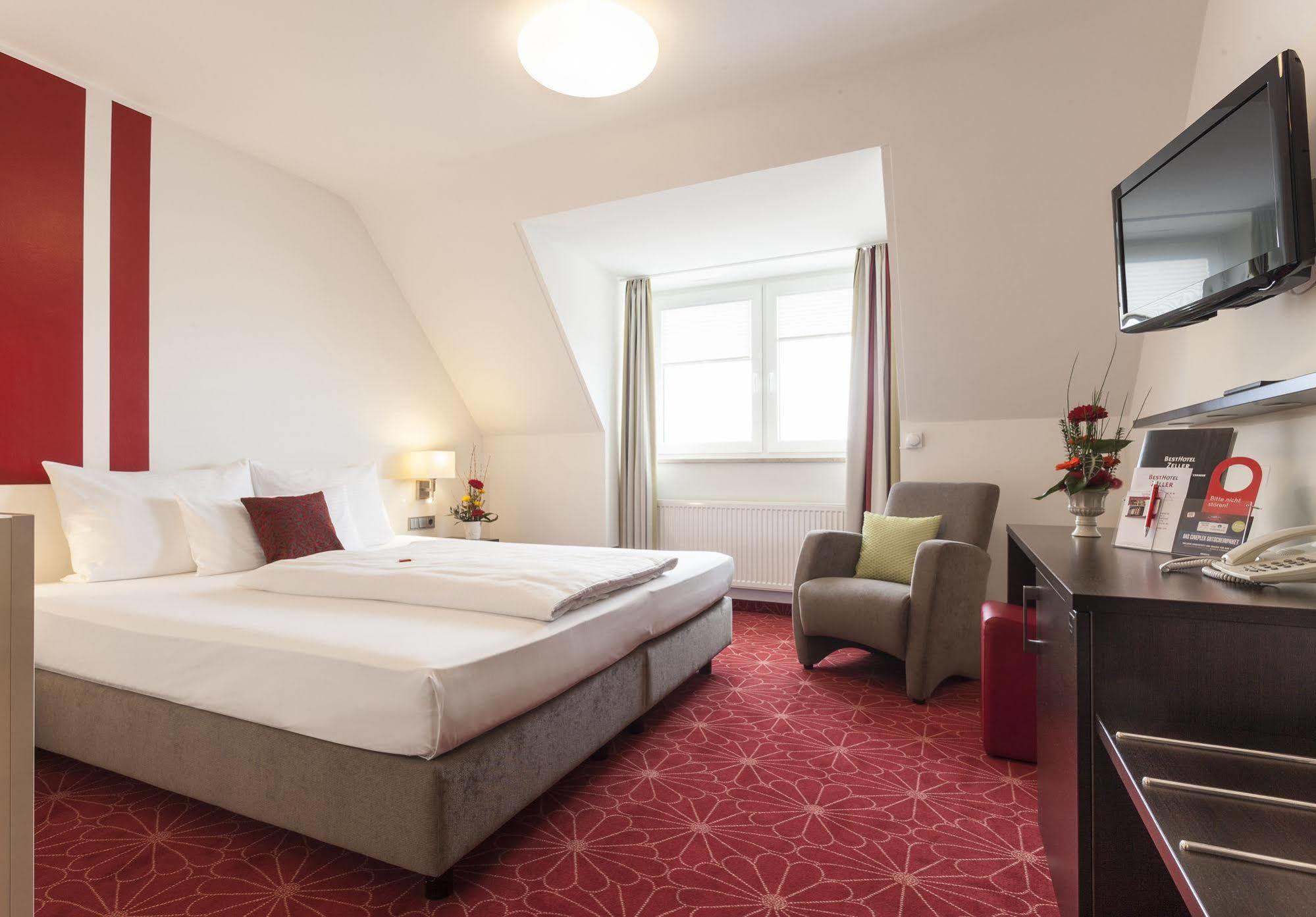 Zeller'S Quartier Hotel Koenigsbrunn Exterior photo