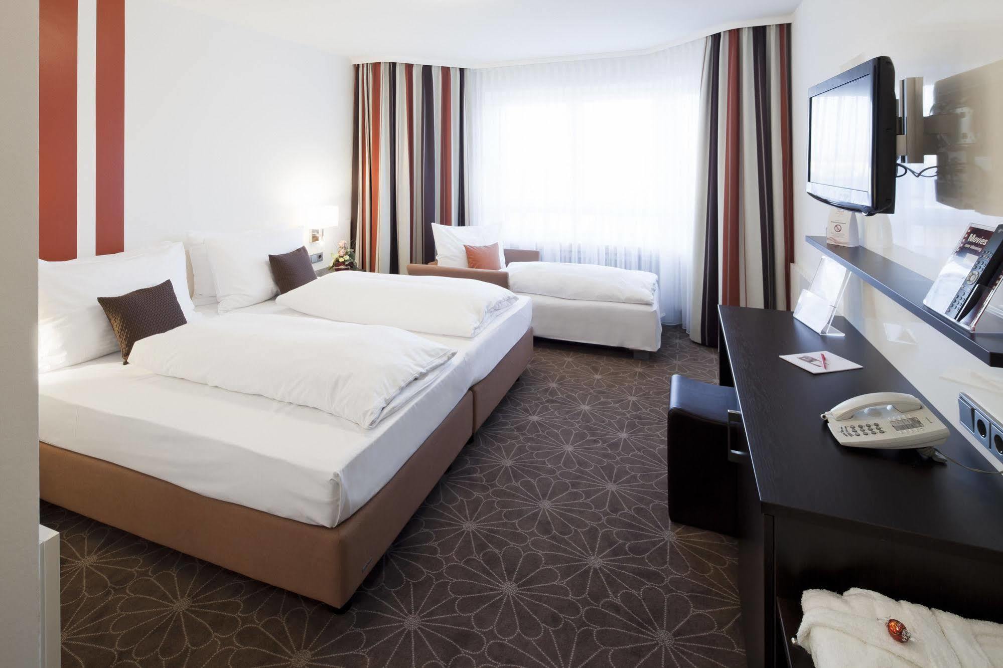 Zeller'S Quartier Hotel Koenigsbrunn Room photo